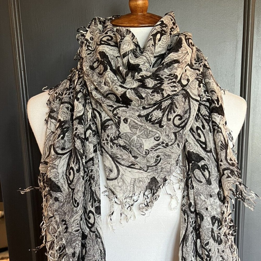 New Authentic Chan Luu Bohemian Print Cashmere Silk Scarf Color: Black Combo